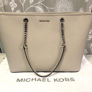 Michael Kors Jet Set Travel Chain Large Tote